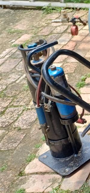  1 full bottle Cutt&torch