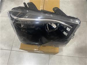 2024 MAHINDRA PIK UP HEADLIGHT RIGHT SIDE FOR SALE. IN PRISTINE CONDITION 