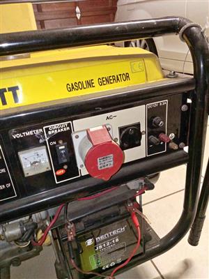 Petrol generator 