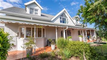 House For Sale in Grotto Bay