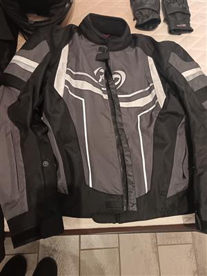 Motorcycle gear for winter/summer with knee and elbow guards: 4 XL Jacket & 3 XL