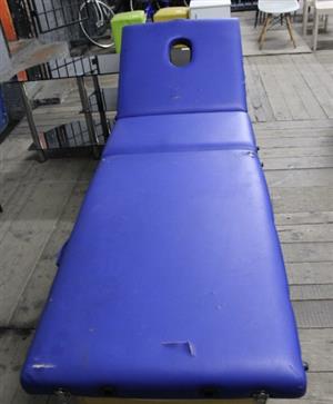 BLUE FOLD UP MASSAGE BED (S067768A) 