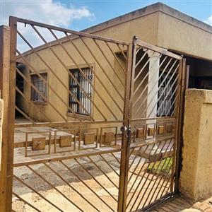 House For Sale in Tsakane