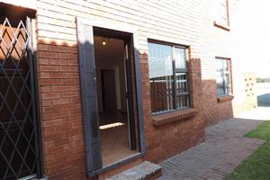 Townhouse For Sale in Alrode South