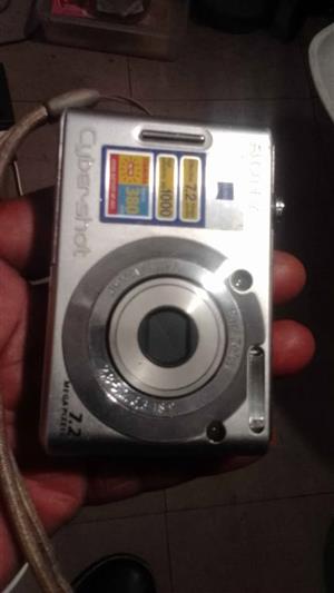 SONY Carl Zeiss Cybershot 7•3 Mega Pixels Camera