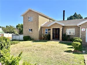 Corner-Plot Family Home