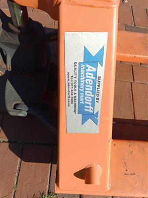  FOR SALE: SECOND-HAND MOBI JACK / PALLET JACK 