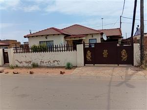 Charming  Family Home in the Heart of Mhluzi