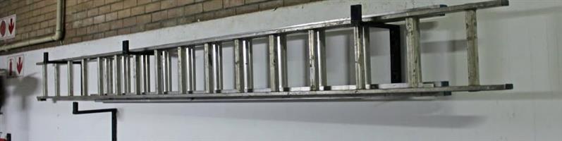 4.8 STEP LADDER S065135A