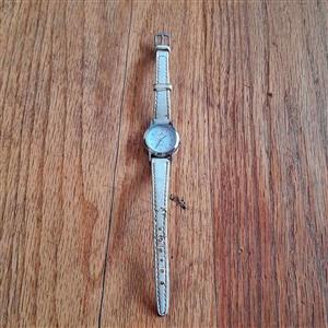 Vintage Lorus Quartz Ladies Watch with Leather Strap (Untested) 