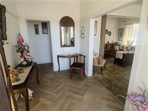 Beautiful Golden oldie close to schools in Central