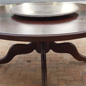8 seater round table 