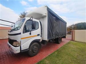 2011 Hino 300 4 ton