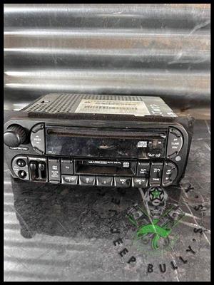 Jeep Grand Cherokee AM/FM CD & Cassette Radio