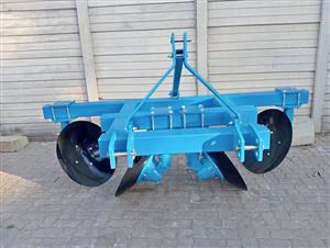 RIDGER MANURE SPREADERS  BALER HAMMERMEUL  SKIDSTEER