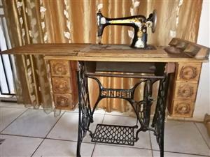 Singer+sewing+machine+1927+model.+Next+year+it+will+be+100+years+old
