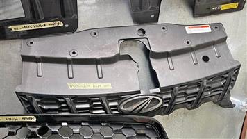 Mahindra KUV 100 grill