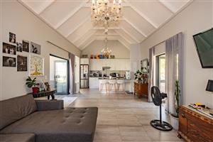 3 BEDROOM HOUSE FOR SALE - FARM VILLAGE, CLOSE TO DURBANVILLE