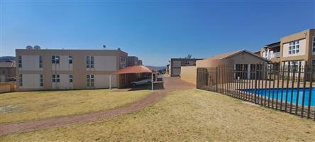 Townhouse For Sale in Mondeor