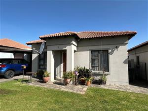 Townhouse For Sale in Terra Nova