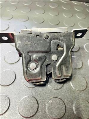 Boot lock for BMw F20