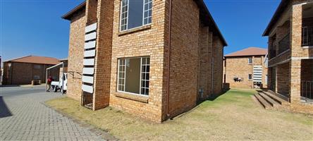 Townhouse Rental Monthly in Elandspark