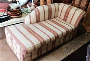 Comfy chaise longue in pretty stripes