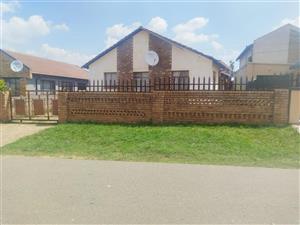 House For Sale in Daveyton