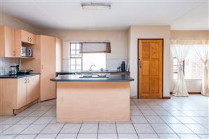 Spacious 3-bedroom apartment to let in Erand Gardens, Midrand – modern living in a prime location!