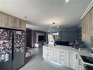 3 Bedroom Townhouse for Sale in Cascais Complex