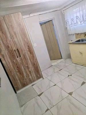  BACHELOR APARTMENT TO LET IN MALVERN EAST, GERMISTON 