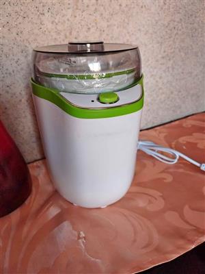 Kambrook Smartlife Yogurt Maker Includes 1.6L and 1.8L