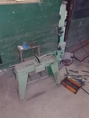 Horizontal steel bandsaw