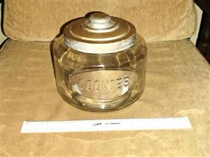 Glass cookie jar with lid