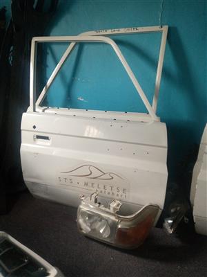 79 Series Bakkie-Pick Up Toyota Land Cruiser Right Door & Head Light 