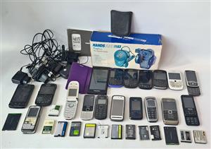 Group lot old phones, Dont ask to buy one one selling as is and comes as per photo's