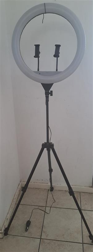 Professional Blogger's Light. Can hold up to 3 devices. Has two device stands. 