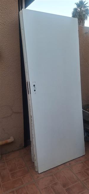 6 interior used doors and 1 unused for sale. All still in good condition.