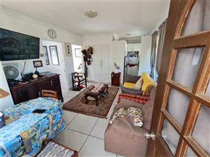 Compact Immaculate Pad in Marina Martinique, Jeffreys Bay