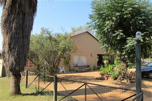 Vastfontein plot with 3 houses