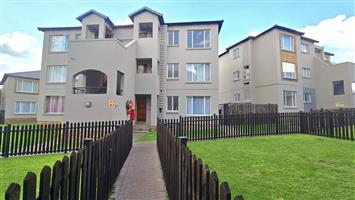Modern 2-Bedroom Flat with Spacious Living Area