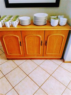 50 PIECE DINNERWARE SET Used and still in mint condition for sale