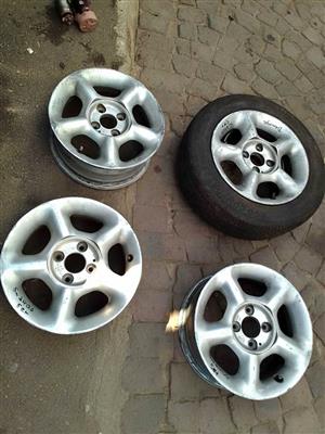 Toyota tazz conquest Rims one is damage