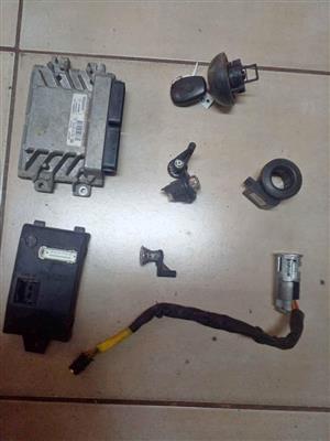 2012 Renault Sandero Lock Set
