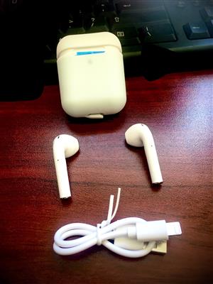Brand New AirPods (Wireless Earphone) + Free Silicon Cover 