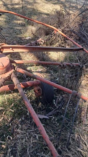 Kuhn seconhand rotary rake for sale stil in working condition