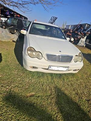 Mercedes-Benz c180 auto 