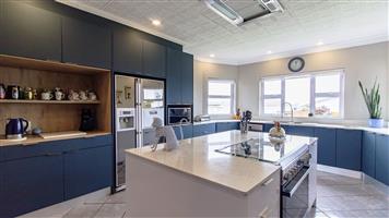 4 Bedroom House for sale in Yzerfontein