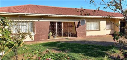 This home is located in the heart of the Free State, in a quiet town.