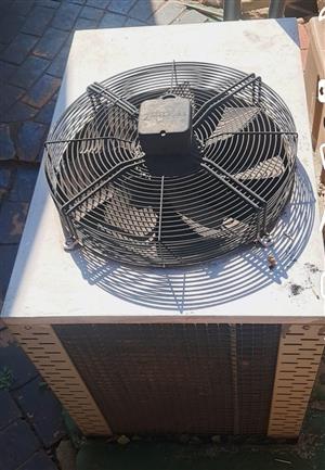 Swimming pool heat pump